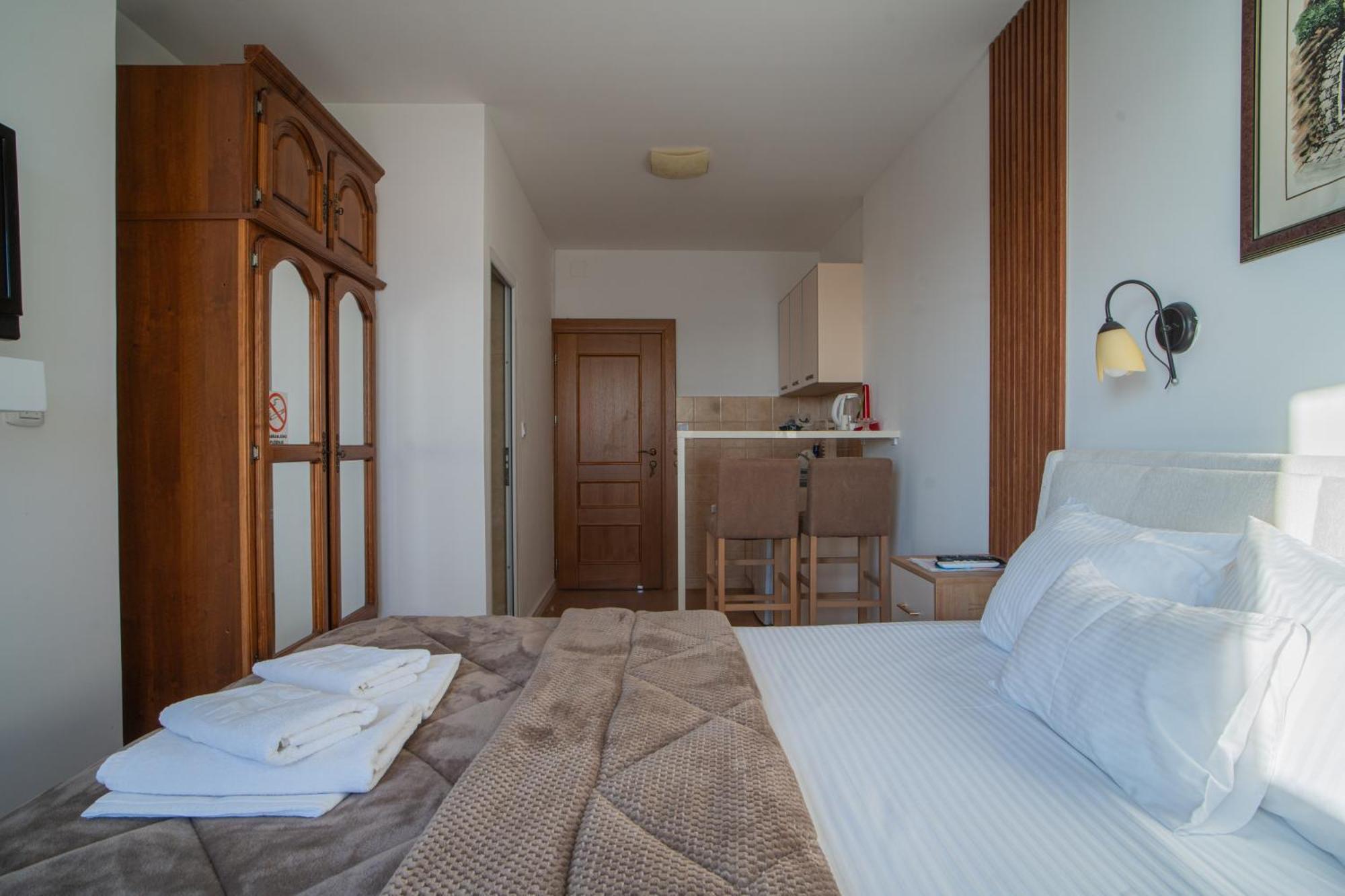 Apartment Milan Sveti Stefan