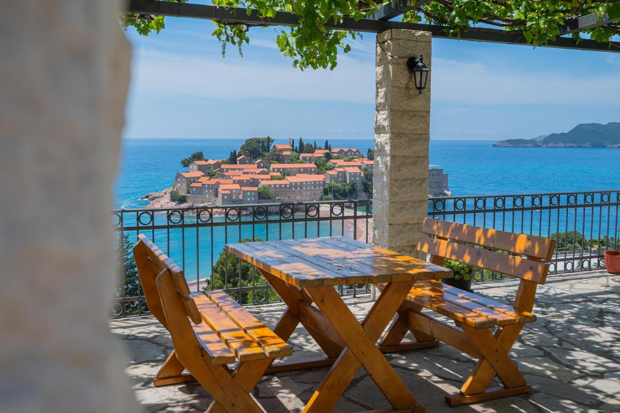 Apartment Milan Sveti Stefan